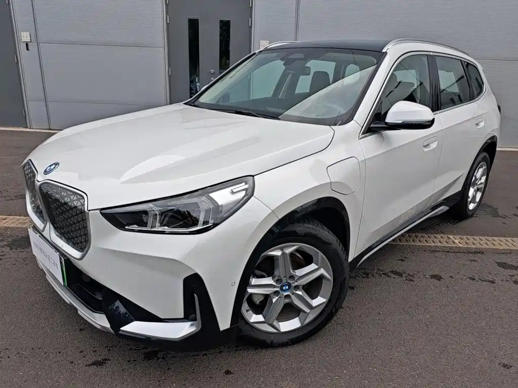 BMW iX1 2025