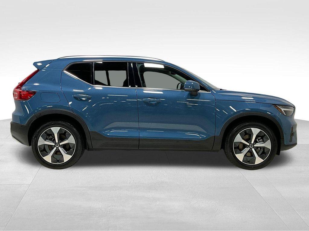 Volvo XC40 2025