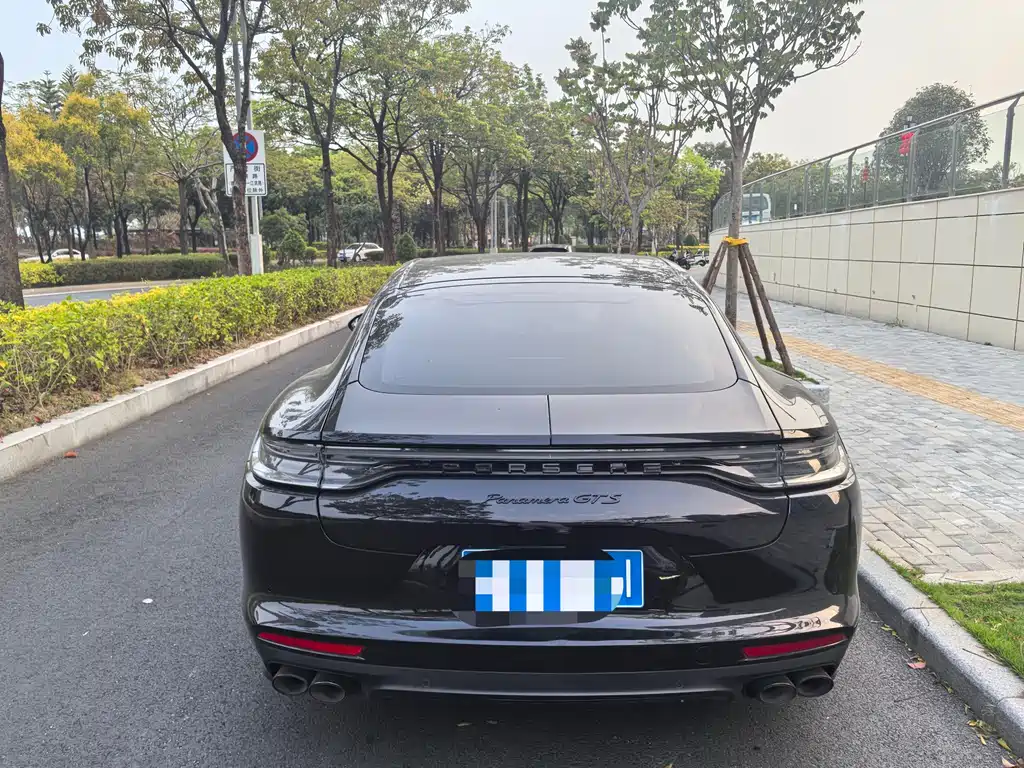 Porsche Panamera 2023