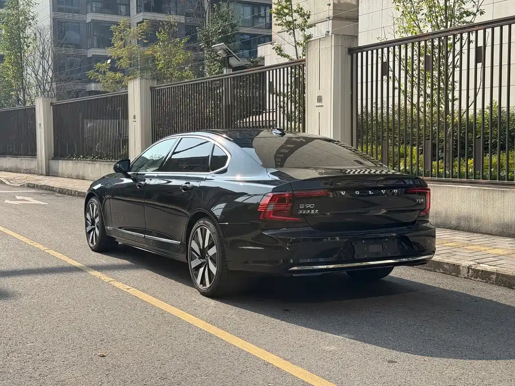 Volvo S90 2024
