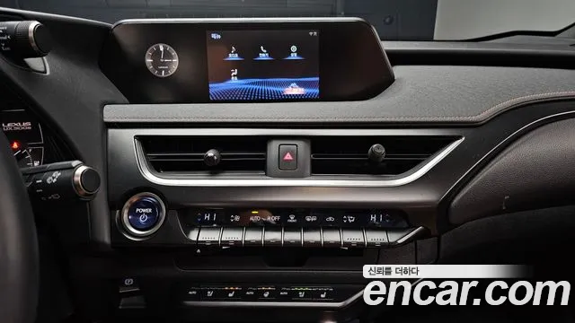 Lexus UX 2022