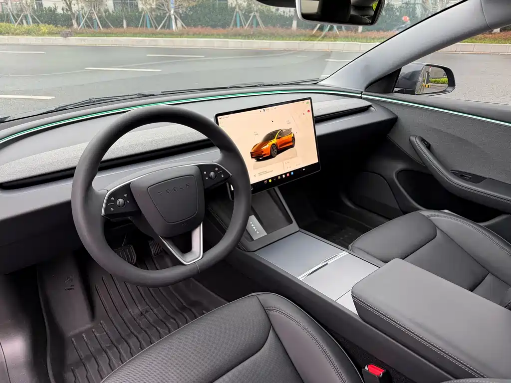 Tesla Model 3 2024