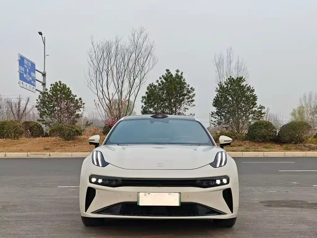 Zeekr 001 2024