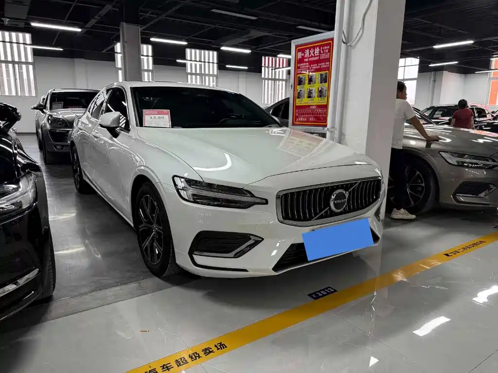 Volvo S60 2024