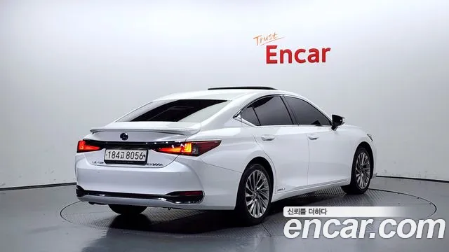 Lexus ES 2021