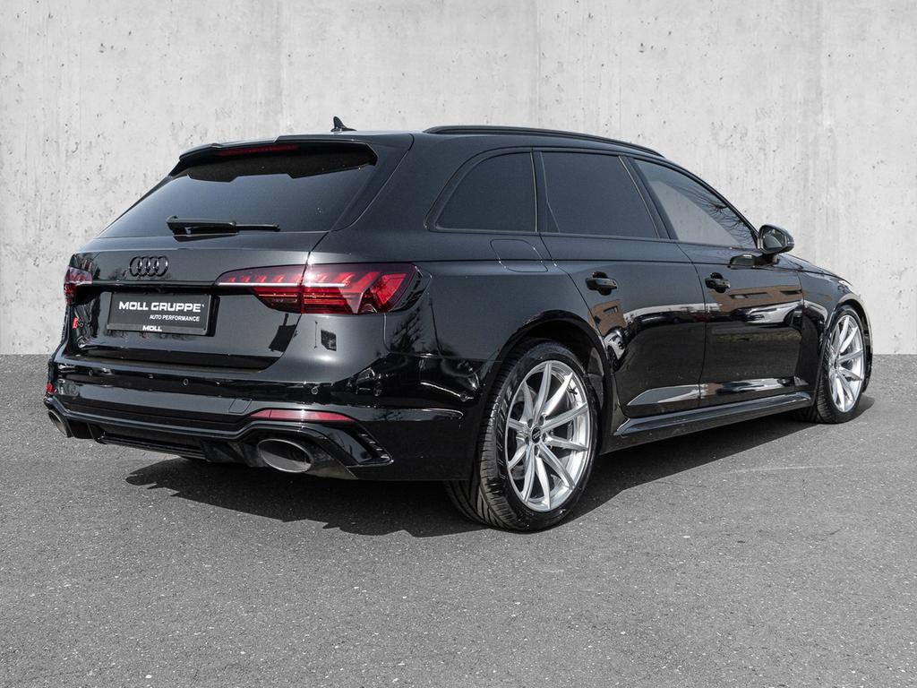 Audi RS4 2023