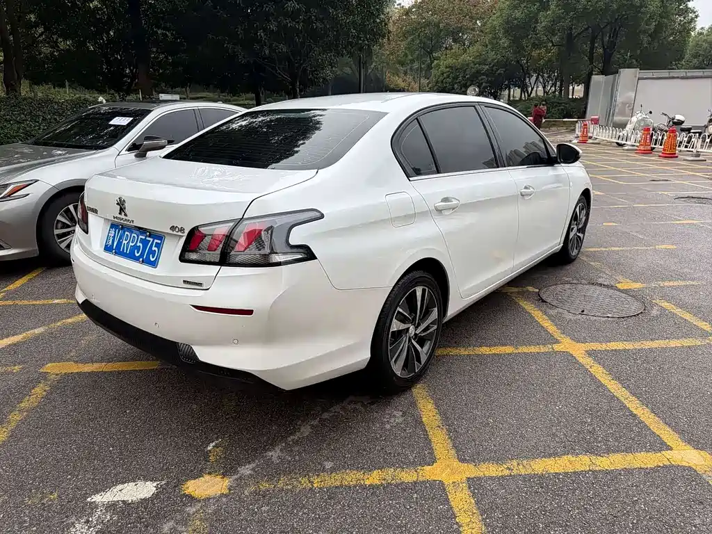 Peugeot 408 2021