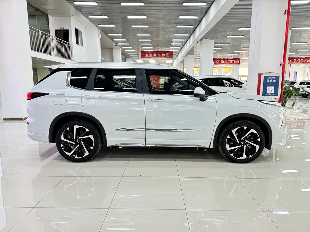 Mitsubishi Outlander 2023