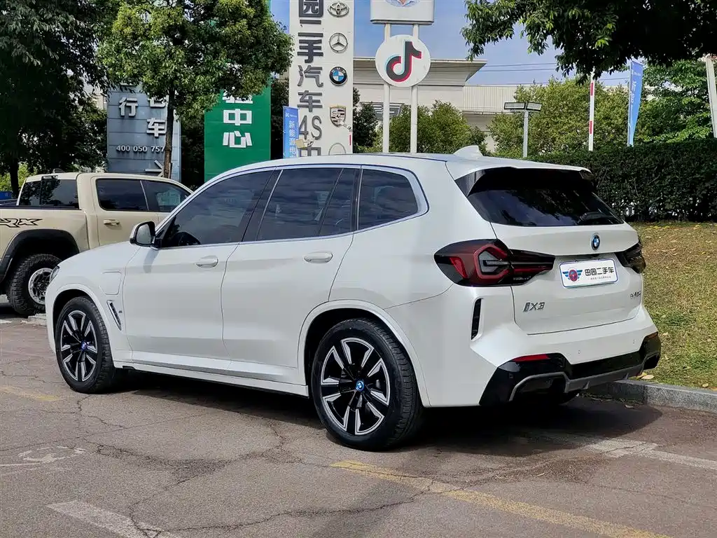BMW iX3 2024
