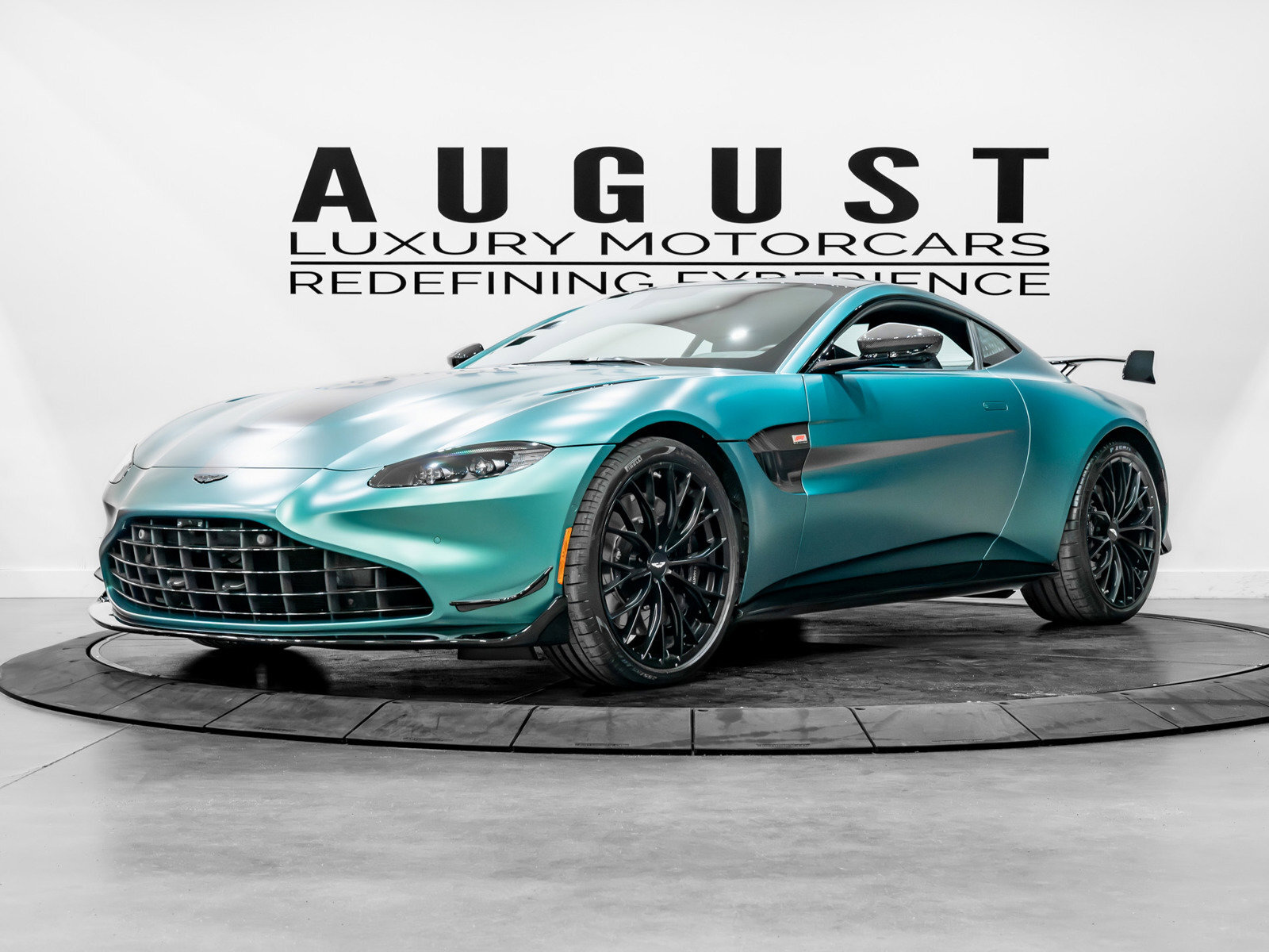 Aston Martin V12 Vantage 2023