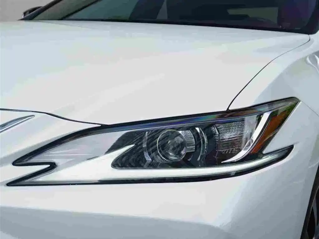 Lexus ES 2021