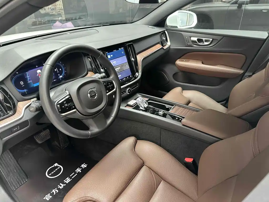 Volvo V60 2024