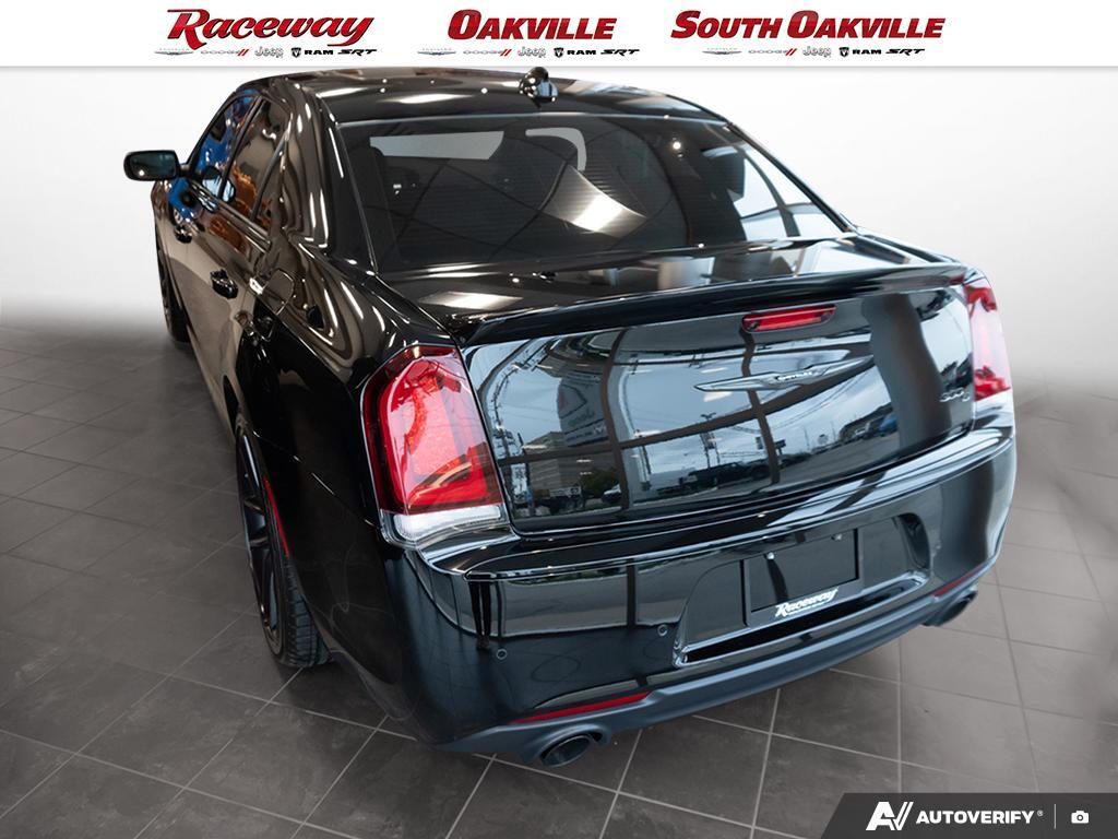 Chrysler 300 2023