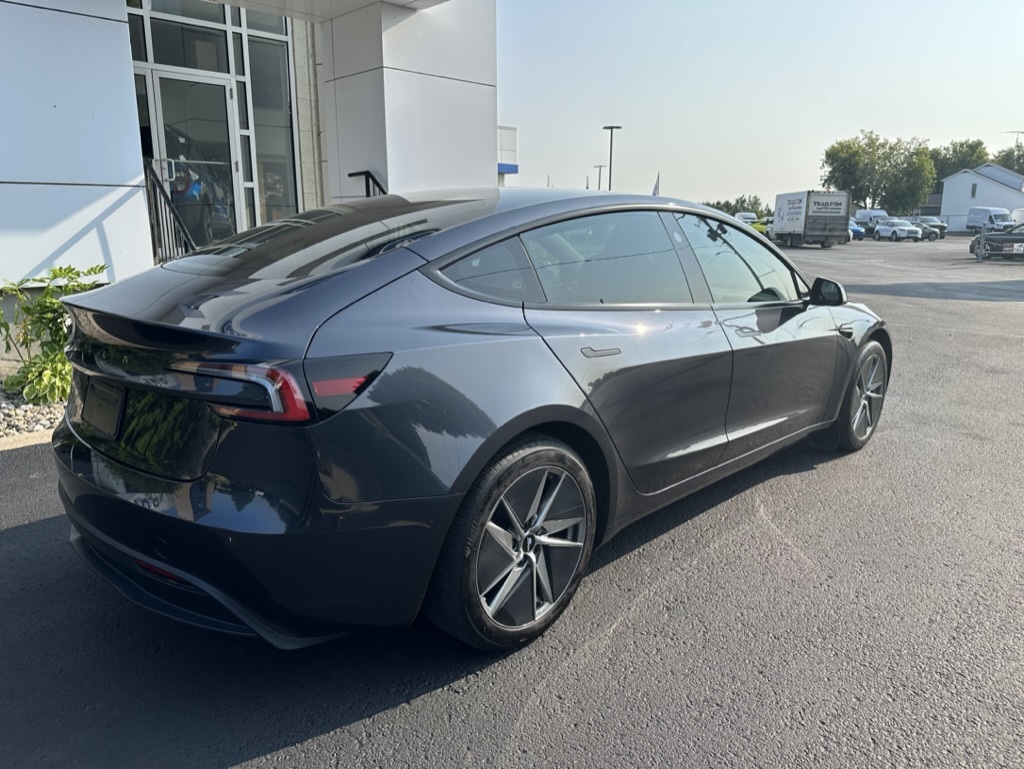 Tesla Model 3 2024