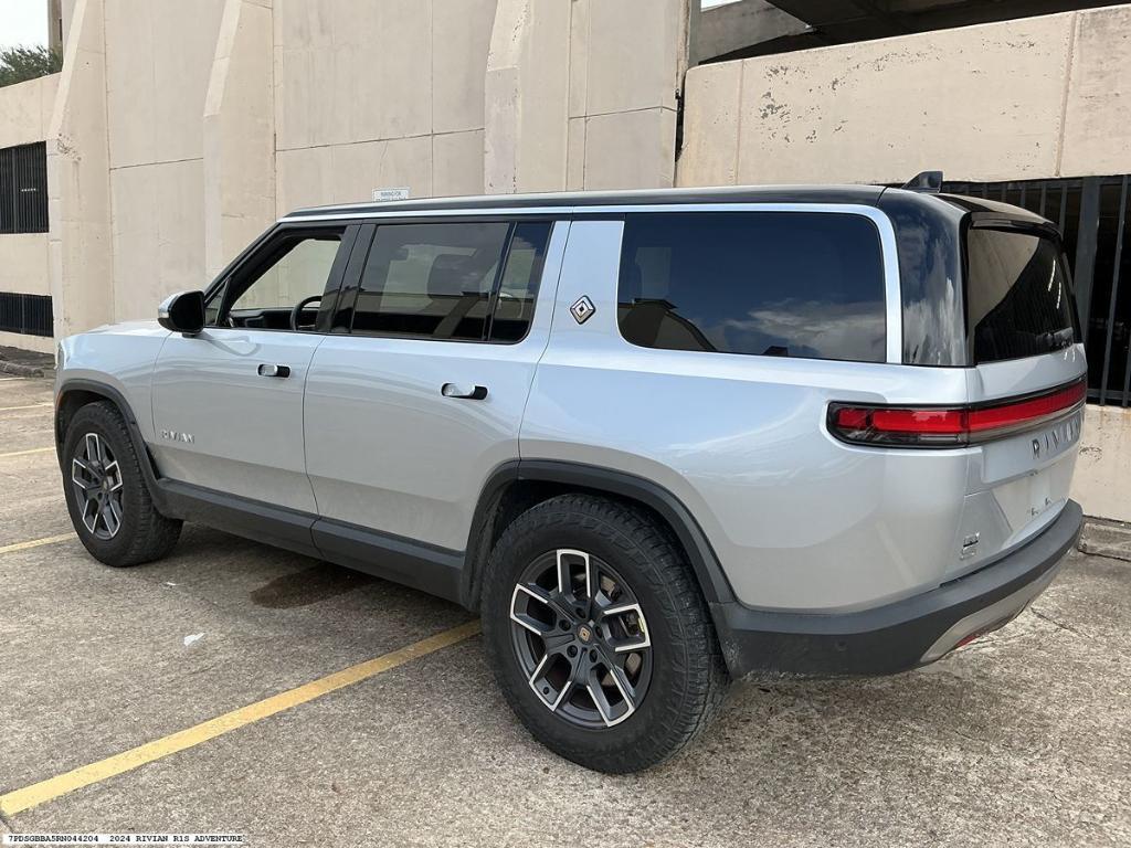 Rivian R1S 2024