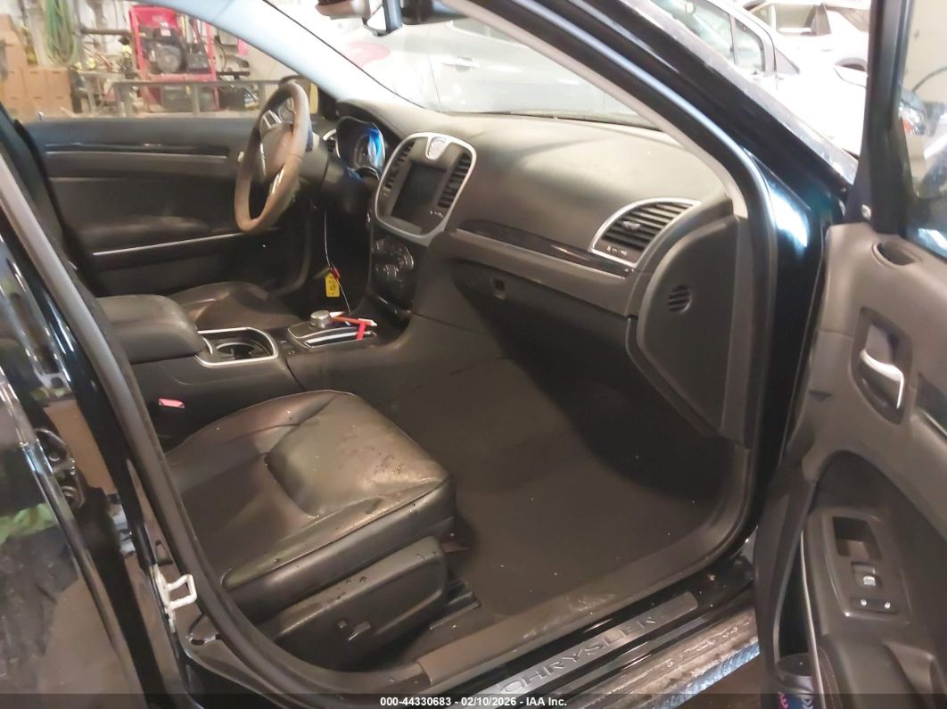 Chrysler 300 2023