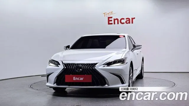 Lexus ES 2024