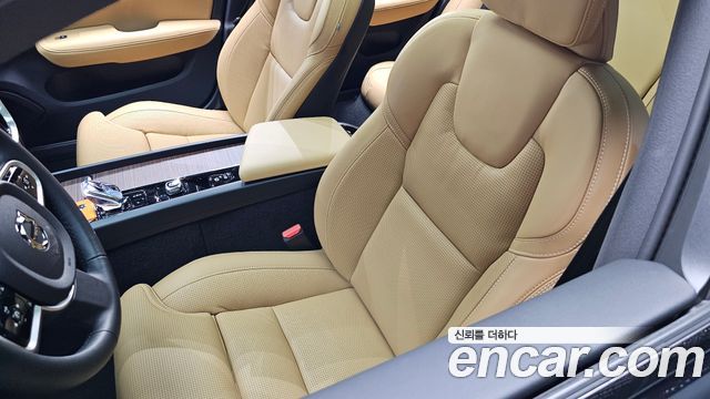 Volvo V60 2025