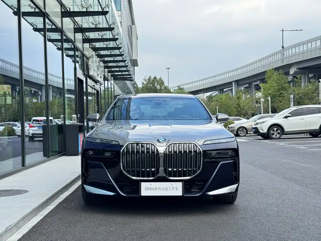 BMW i7 2025