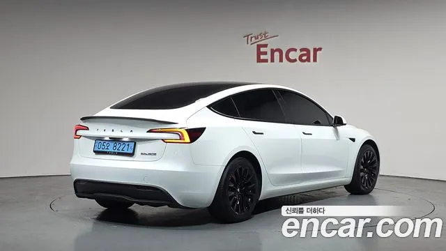 Tesla Model 3 2024