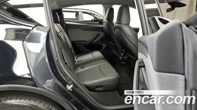 Tesla Model Y 2025