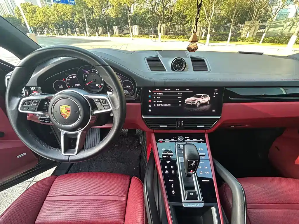 Porsche Cayenne 2022