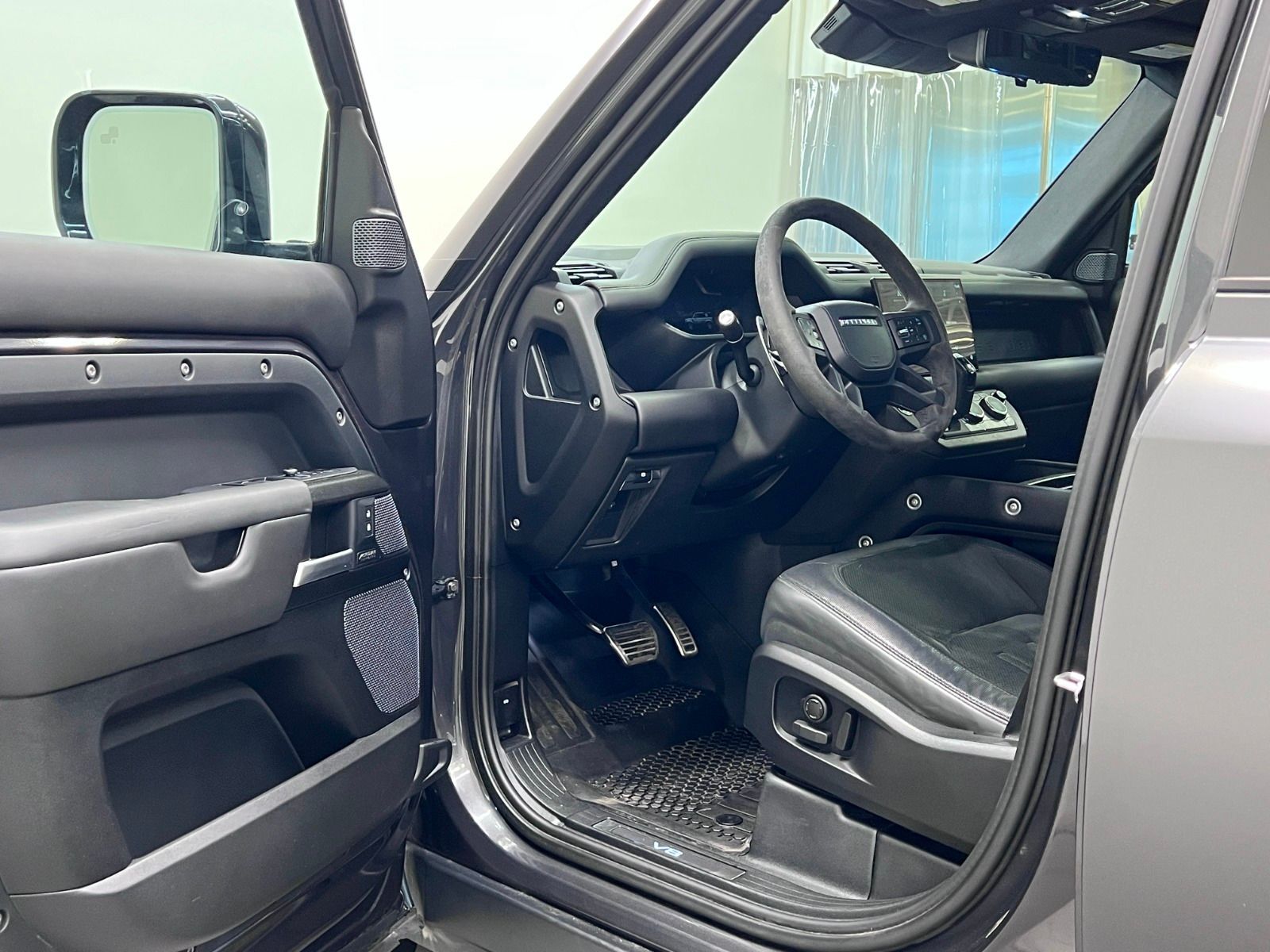 Land Rover Defender 2023