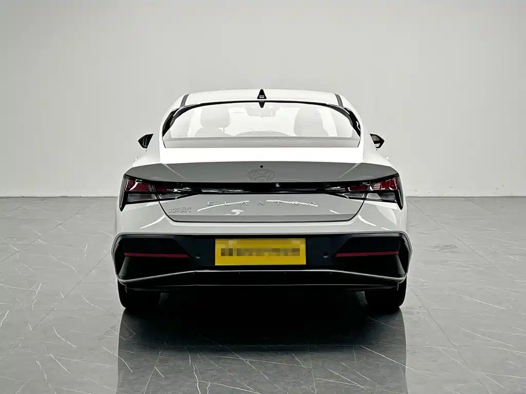 Hyundai Elantra 2025