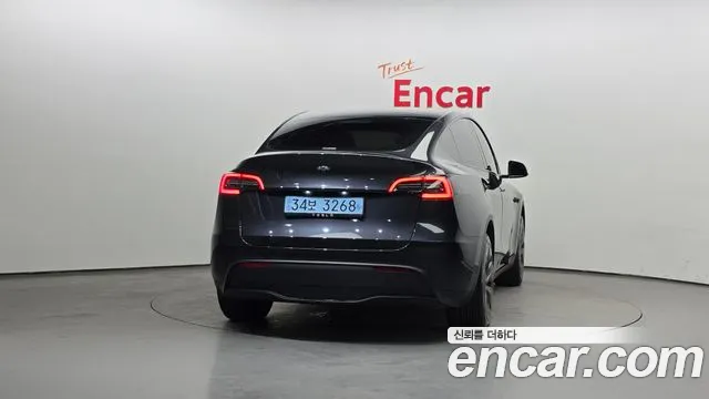Tesla Model Y 2025