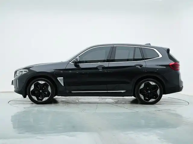 BMW iX3 2021