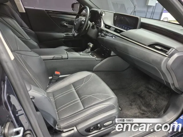 Lexus ES 2020