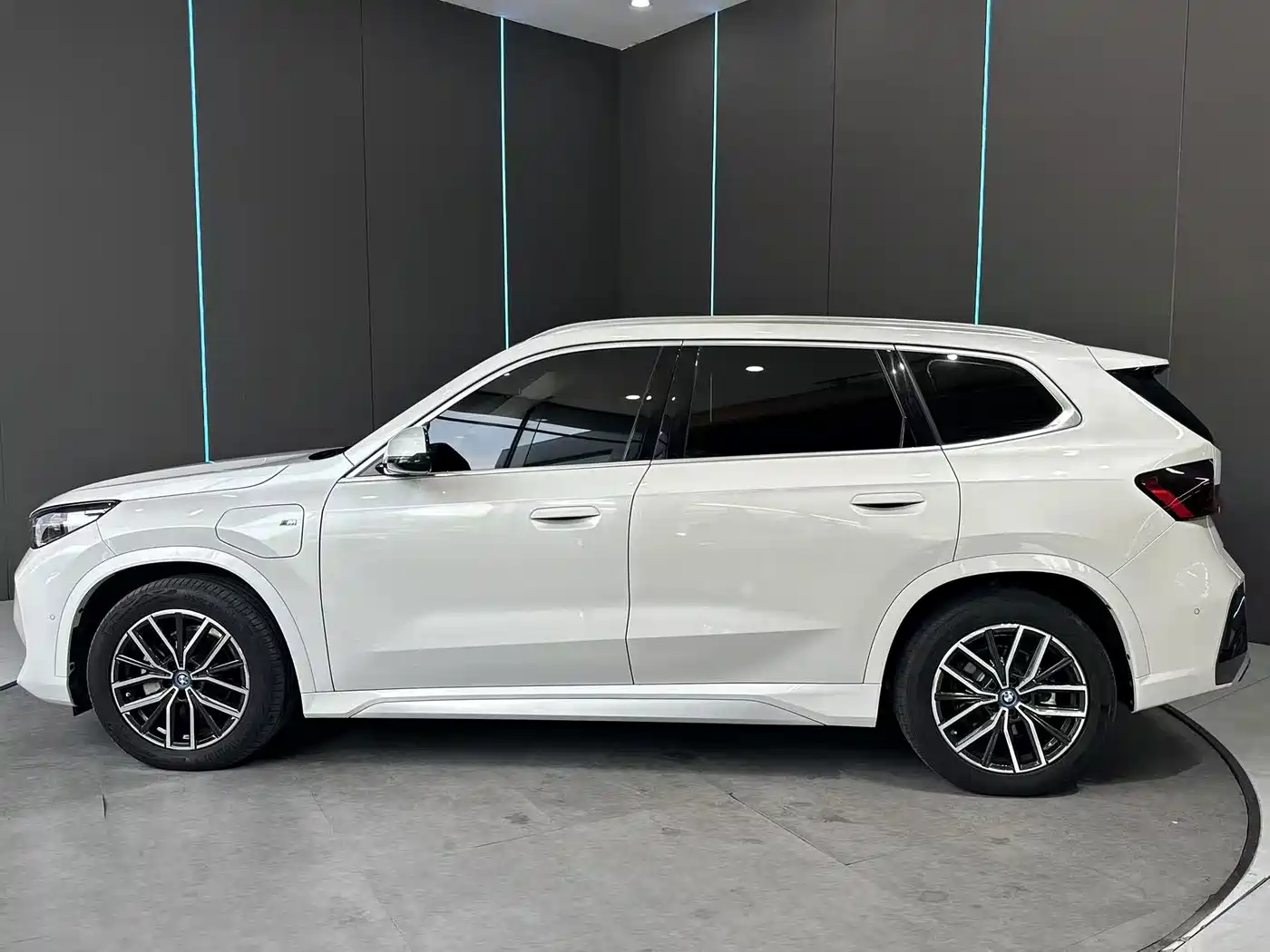 BMW iX1 2024
