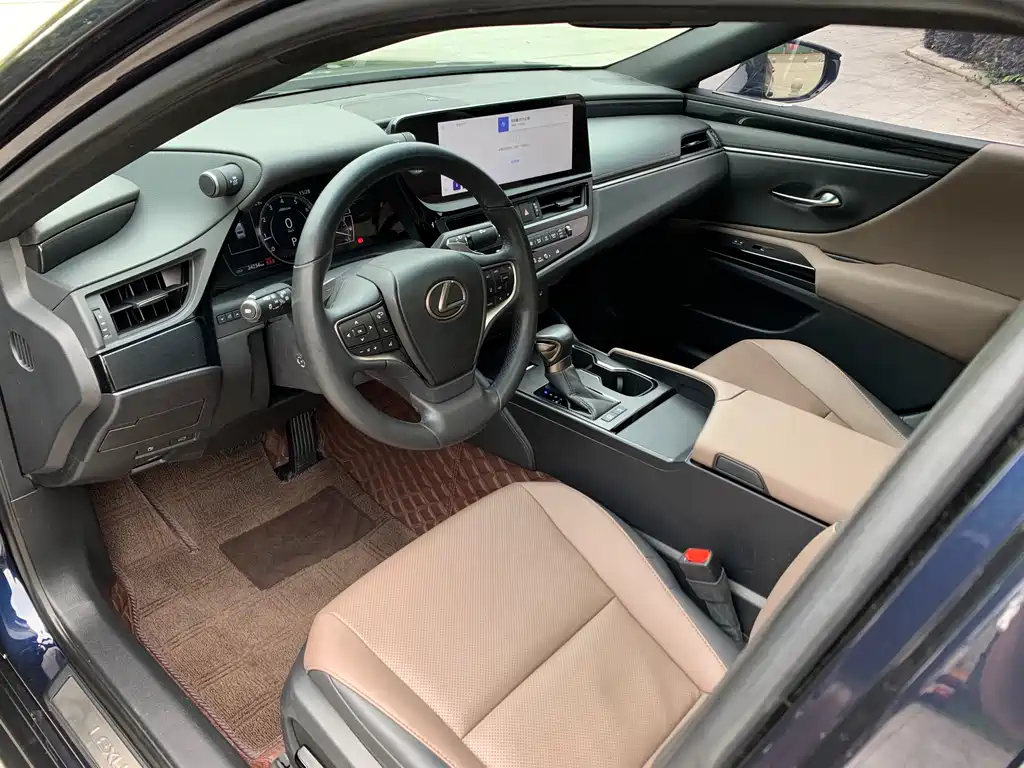 Lexus ES 2024