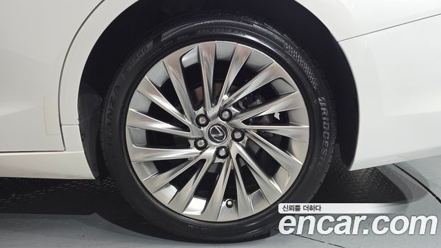 Lexus ES 2025