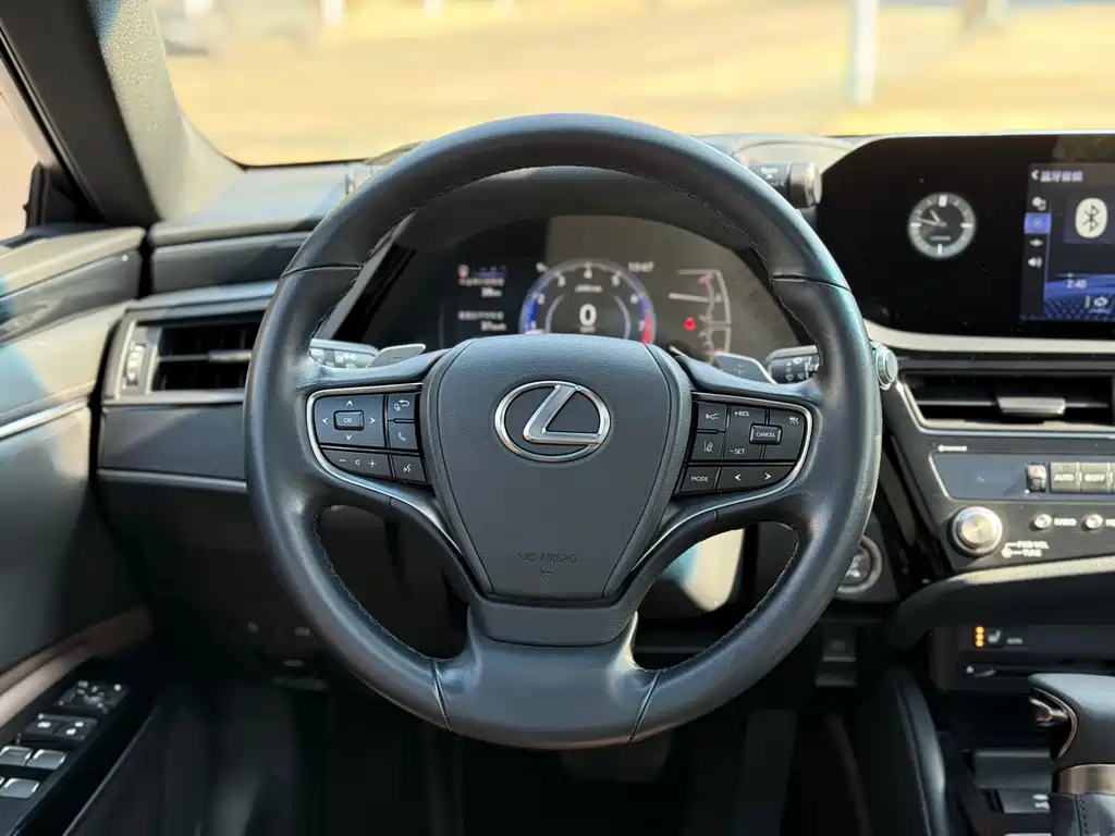 Lexus ES 2021