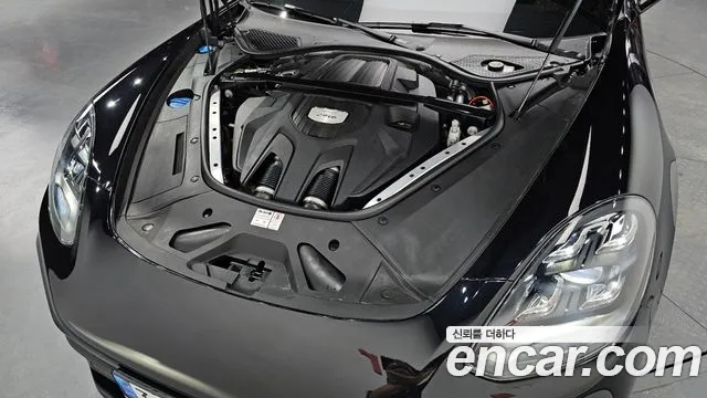 Porsche Panamera 2021