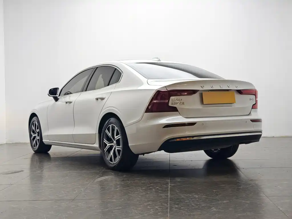 Volvo S60 2025