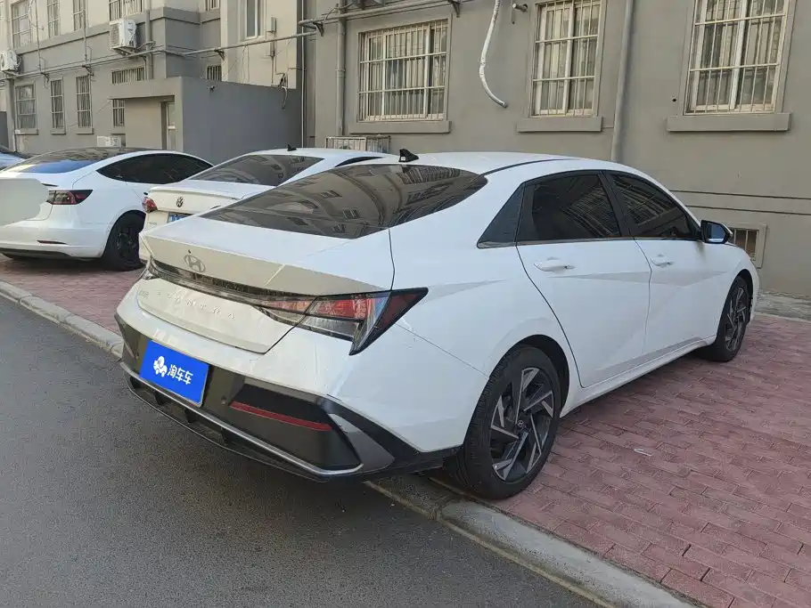 Hyundai Elantra 2025