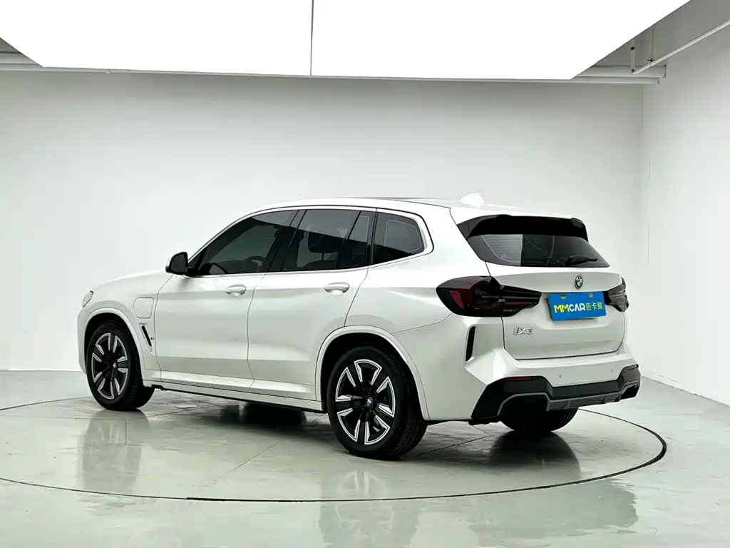 BMW iX3 2024