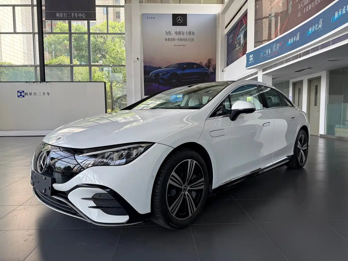 Mercedes-Benz EQE 2025