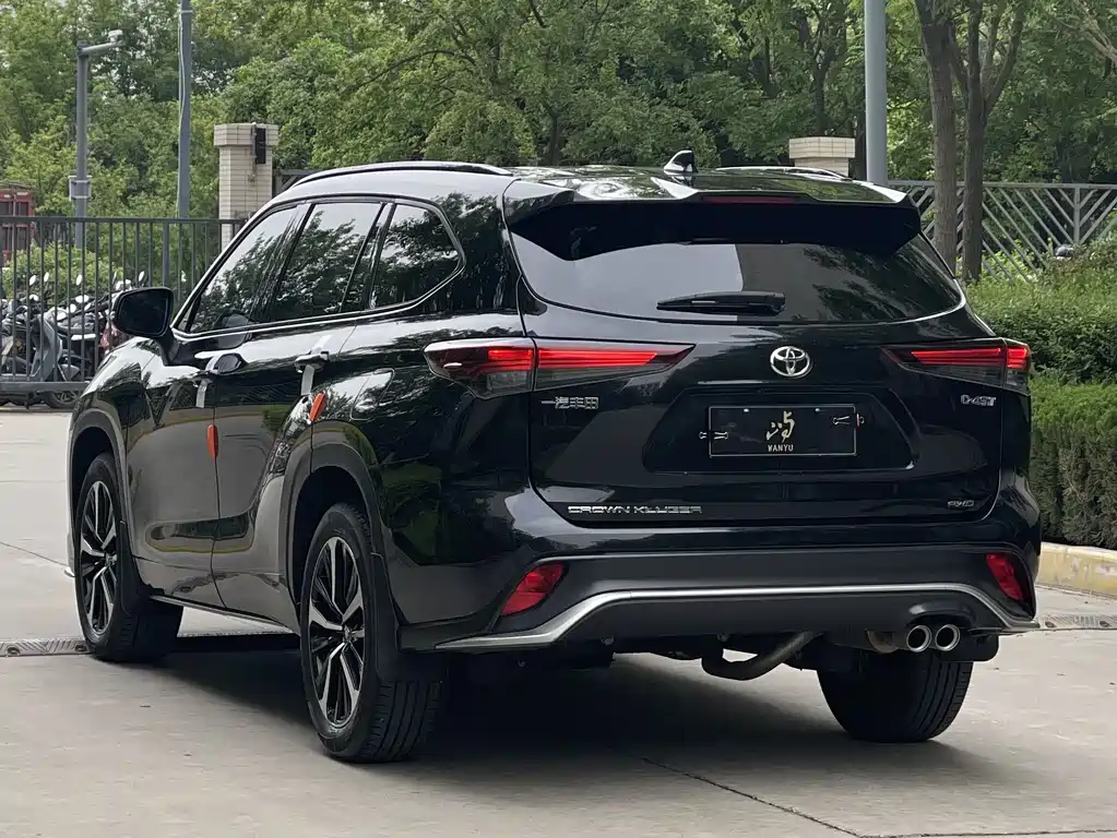 Toyota Crown Kluger 2024