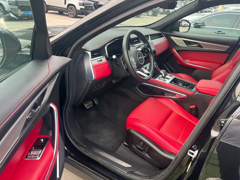 Jaguar F-Pace 2024