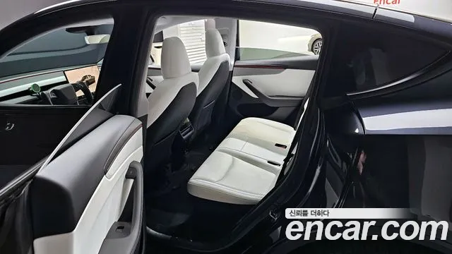 Tesla Model Y 2025