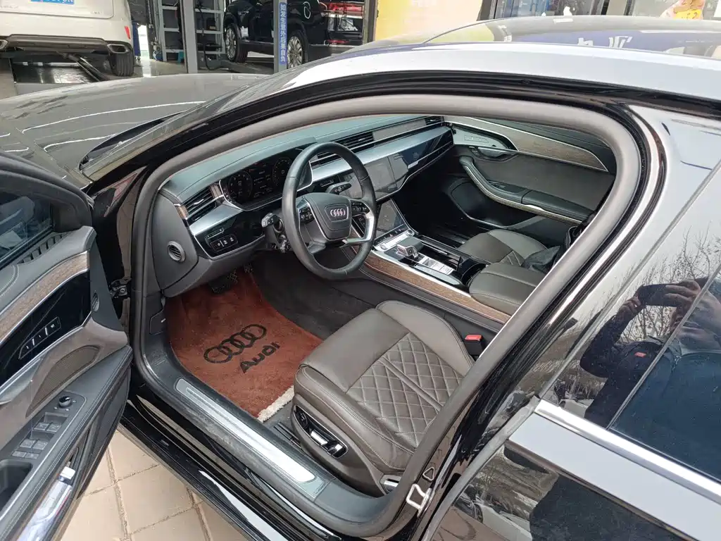Audi A8 2024