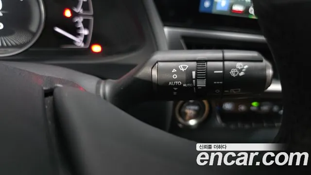 Lexus UX 2023