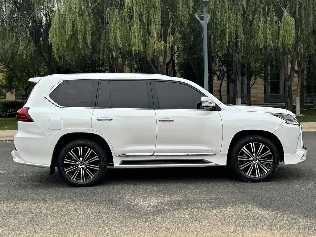Lexus LX 2020