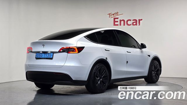 Tesla Model Y 2024