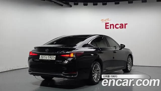 Lexus ES 2021