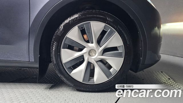 Tesla Model Y 2024