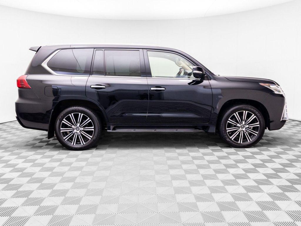 Lexus LX 2021
